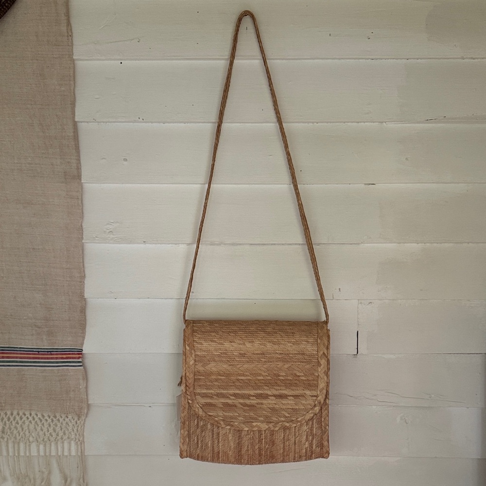 Elegant Tan Woven Shoulder Bag